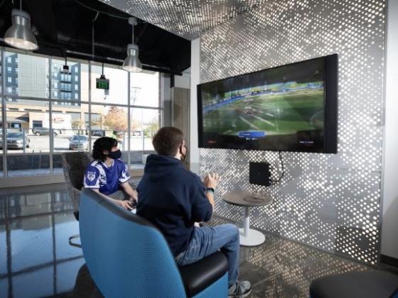 Students gaming in Esports lounge